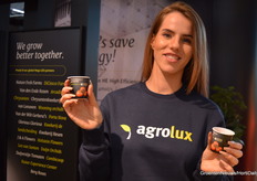 Julia den Uijl highlights the partners. Today it is from Young Grow, with tasty tomatoes other days it was Strawberries from Nature Fresh Farms and flowers from LS Santini.